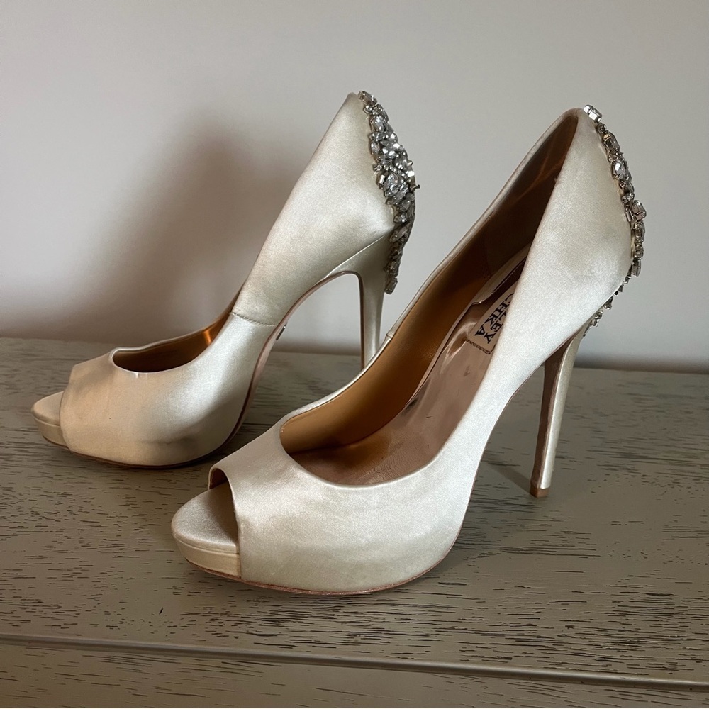 Badgley Mischka Size 7 Kiara Satin Pumps Rhinestones Jewels Open Toe FLAWS - Picture 5 of 12